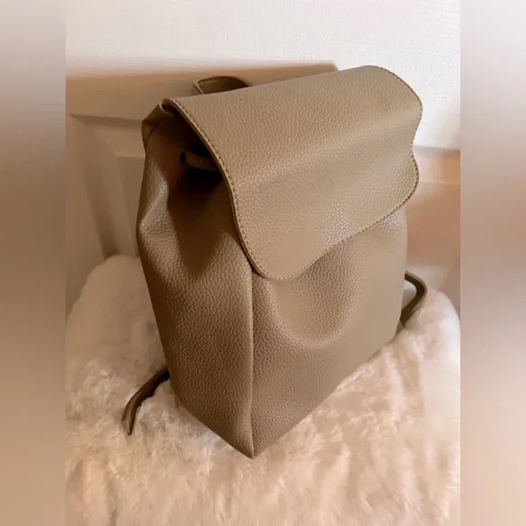 Tan pebble faux leather medium backpack bag beige - Picture 8 of 10